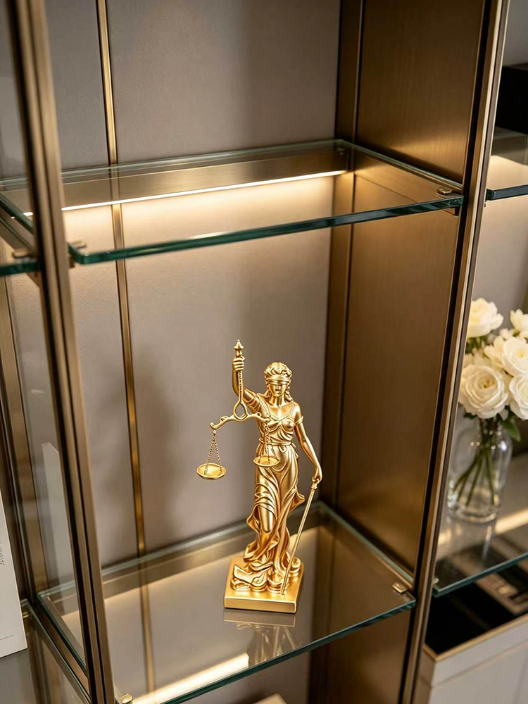 Luxury Golden Statue of Justic - đánh giá và giá Resin Art For Anniversary Gift